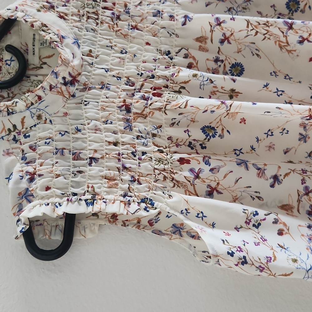 Max Studio Floral Smocked Blouse Cream - Picture 5 of 10